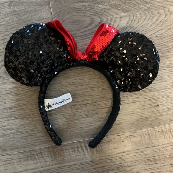 Sequined Minnie Mouse ears. Headband. Classic red and black. Disney. New. - Picture 2 of 3